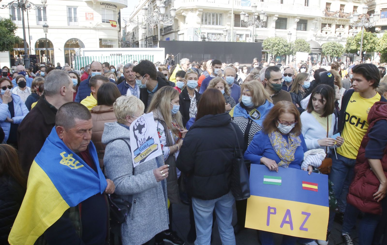 La concentración contra la guerra en Ucrania en Córdoba, en imágenes