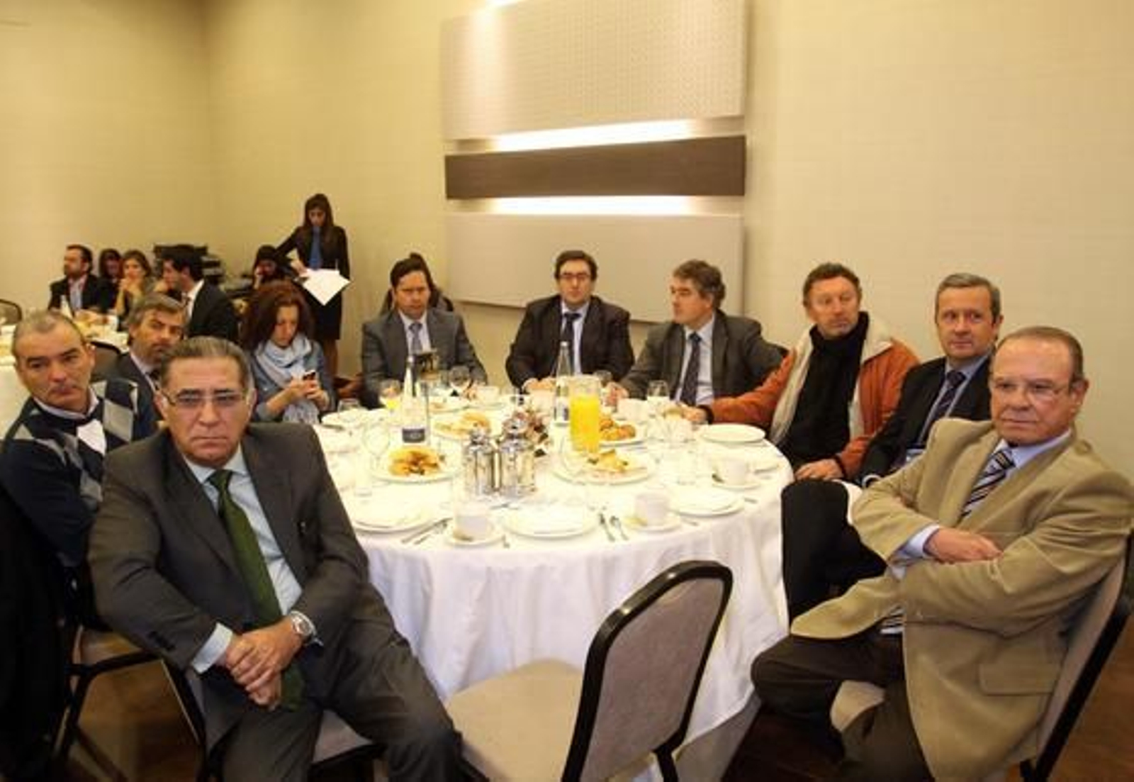 Manuel Villafaina, Juan Ocaña, los diputados provinciales Ignacio Mena y Marina Bravo, José Pérez, Ángel Salar, José Antonio Madrazo, Andrés Gutiérrez Istria, Luis Díaz y Antonio Serrano

Foto: Reportaje gr?co: Migue Fernandez y Sergio Camacho