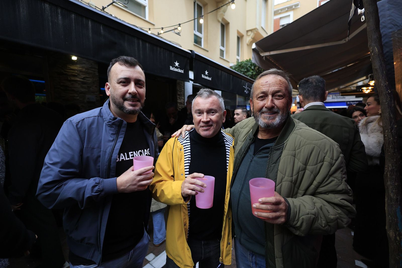 Búscate en las fotos del ambiente en el centro de La Línea antes de la Nochevieja