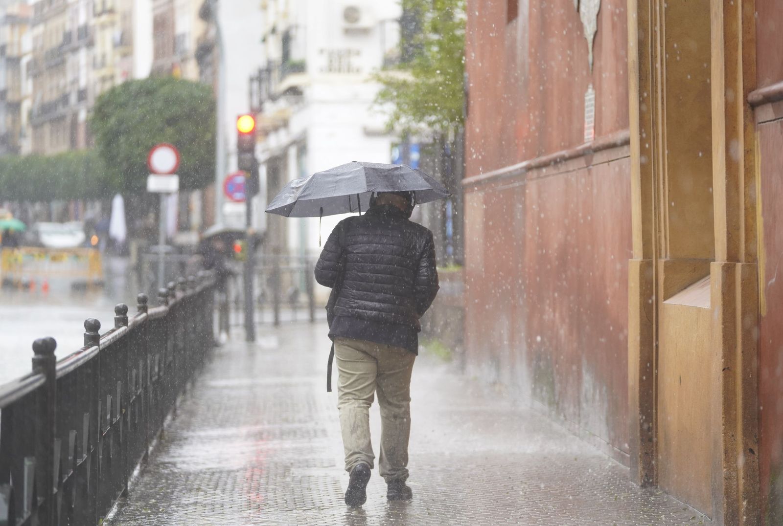 La intensa lluvia en Sevilla al paso de la Borrasca Leonardo en fotos