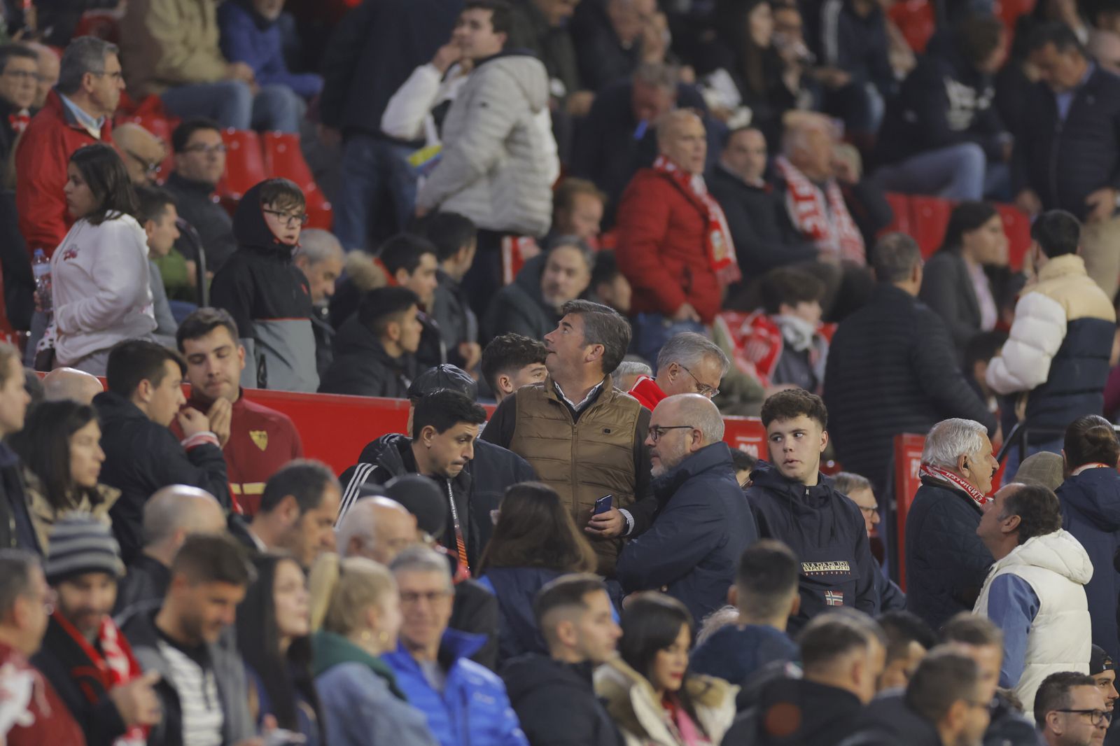 Búscate en las fotos del SEVILLA FC-PSV EINDHOVEN