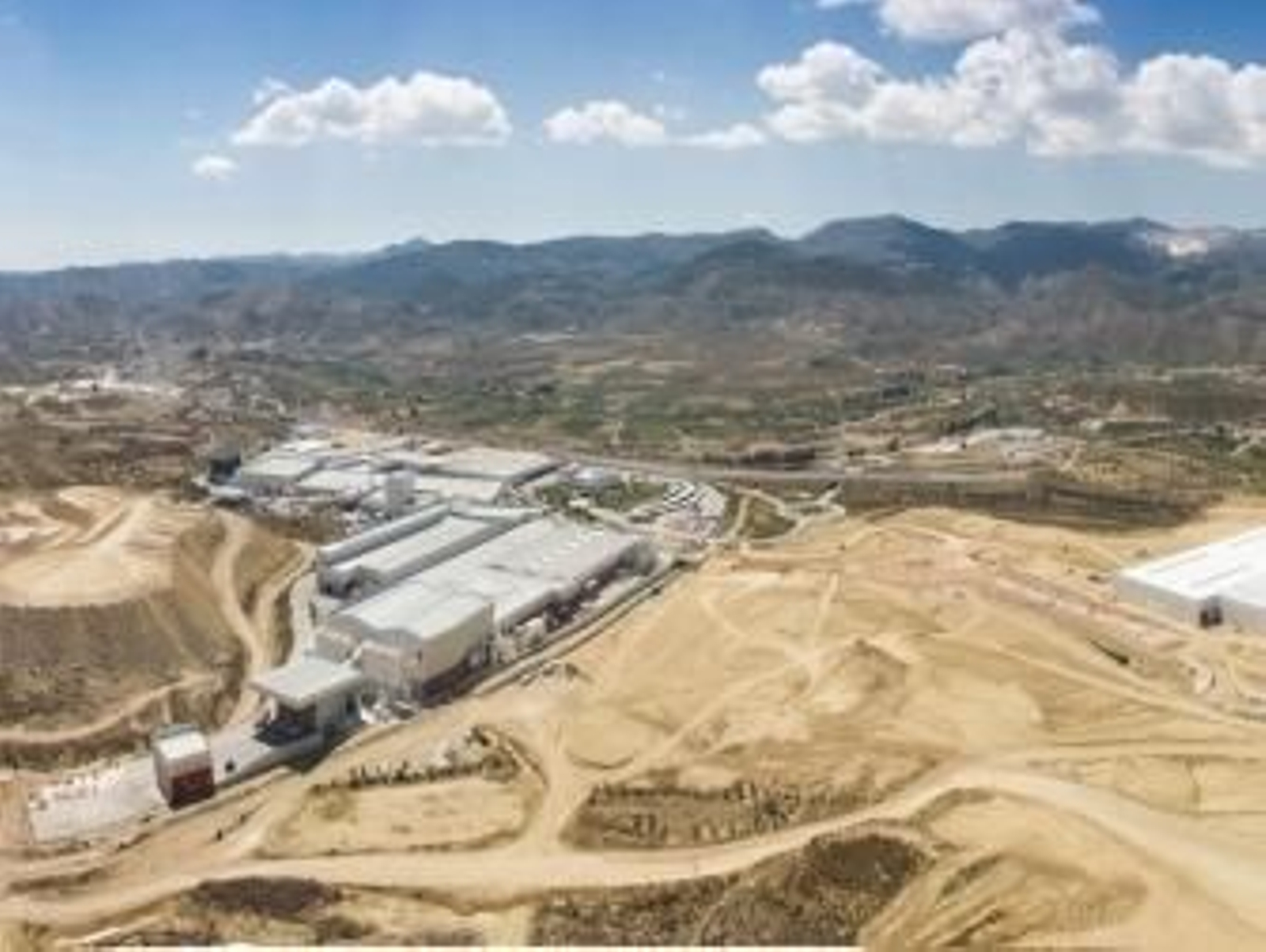 Cosentino vuelve a innovar y presenta la superficie ultracompacta DEKTON®