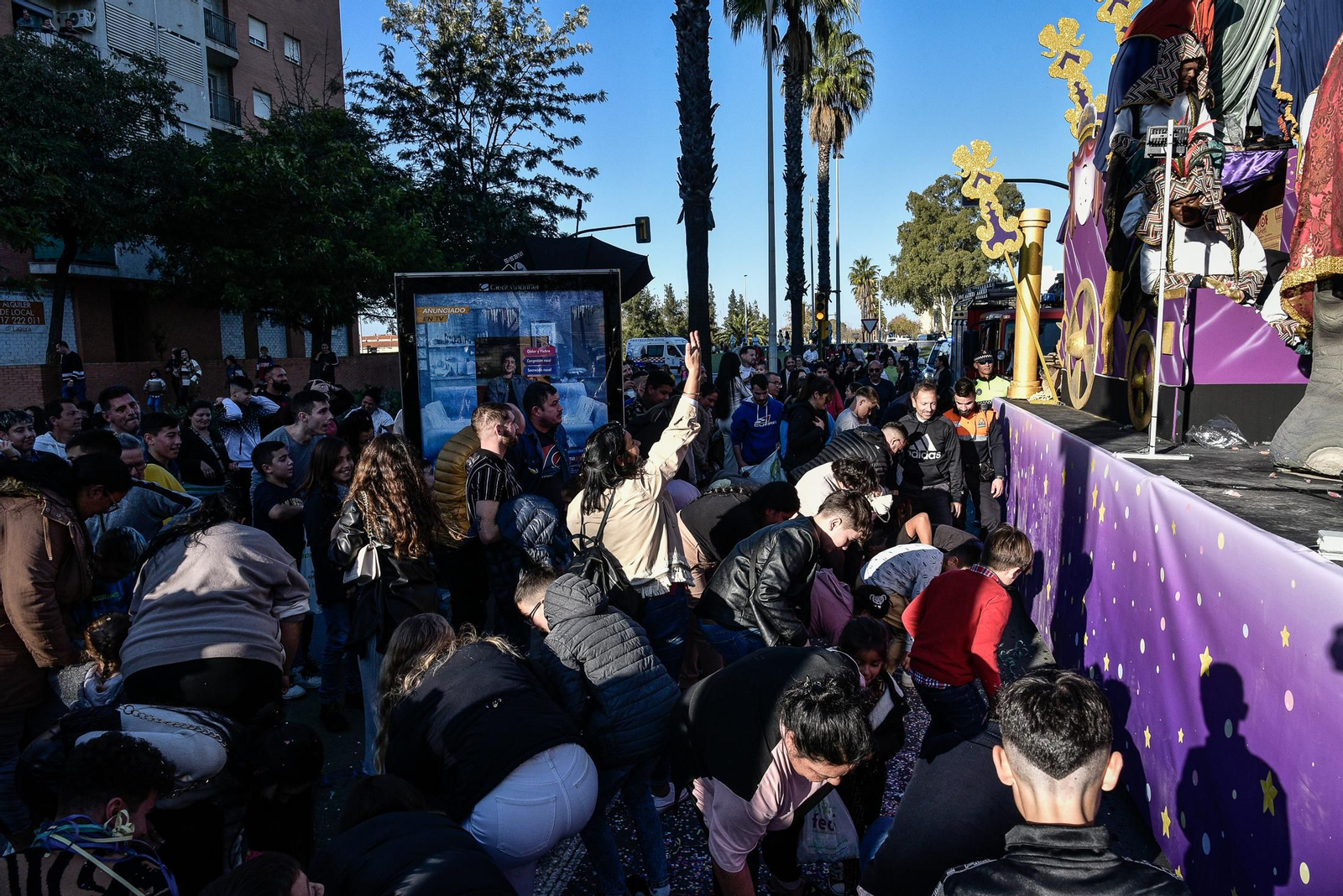 Imágenes del público en las cabalgatas por La Orden, Cardeñas y Las Colonias