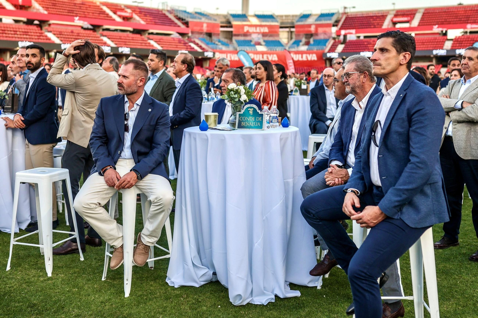 Los Cármenes reúnen a 1200 personas en la celebración de los diez años de reuniones del Club Cámara Granada, en imágenes