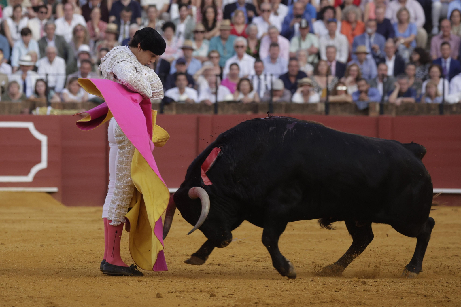 Las imágenes del la corrida del Domingo de Resurrección en la Maestranza de Sevilla