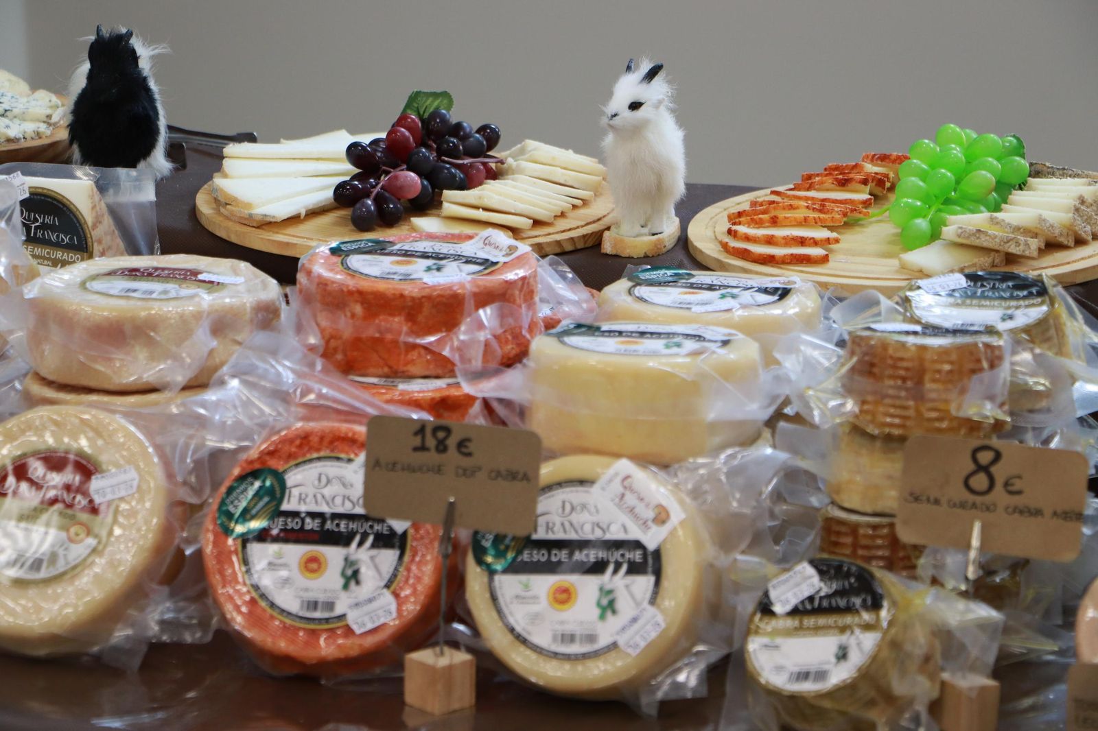 La primera jornada de la Feria del Queso de Los Pedroches, en imágenes