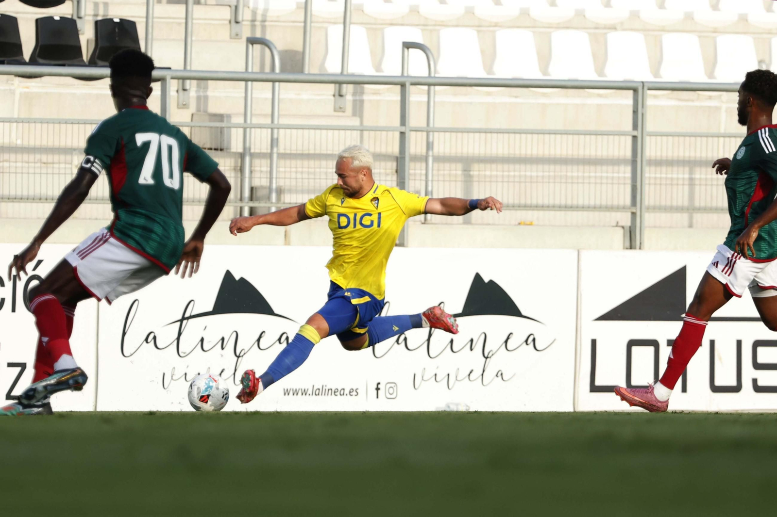 Las fotos del amistoso Cádiz CF - Al Ettifaq de Arabia Saudí en La Línea