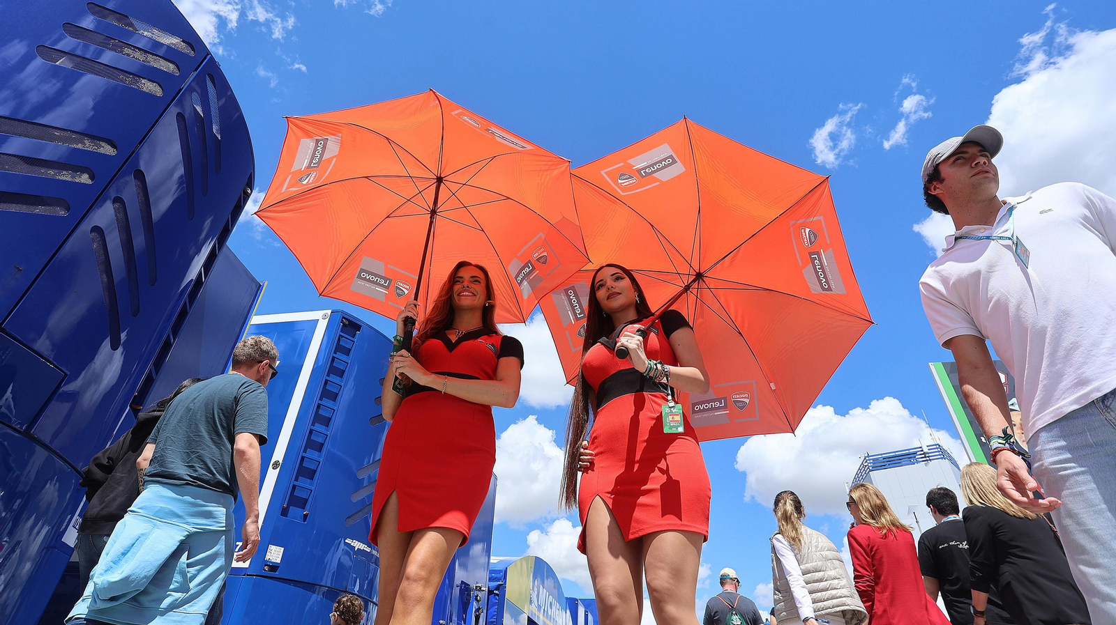 Imágenes del gran ambiente el domingo de carreras MotoGP en el Circuito de Jerez