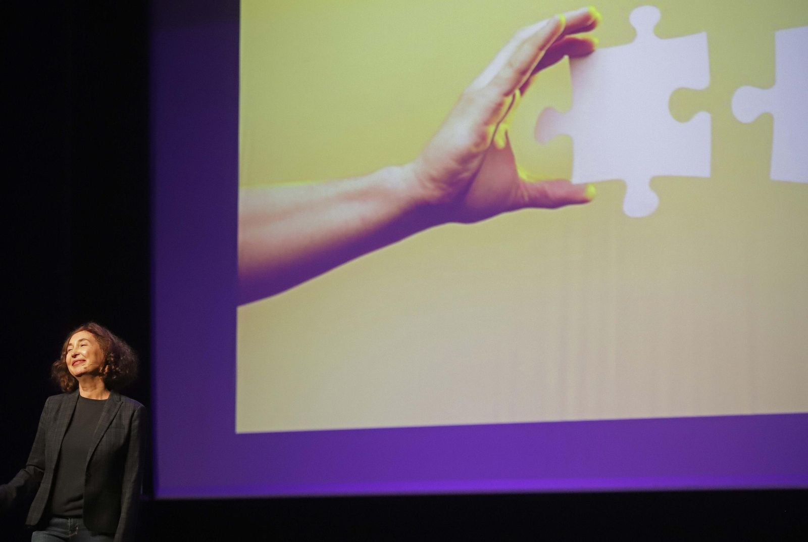 Elsa Punset defiende el optimismo inteligente en el ciclo Attendis Talks en Algeciras