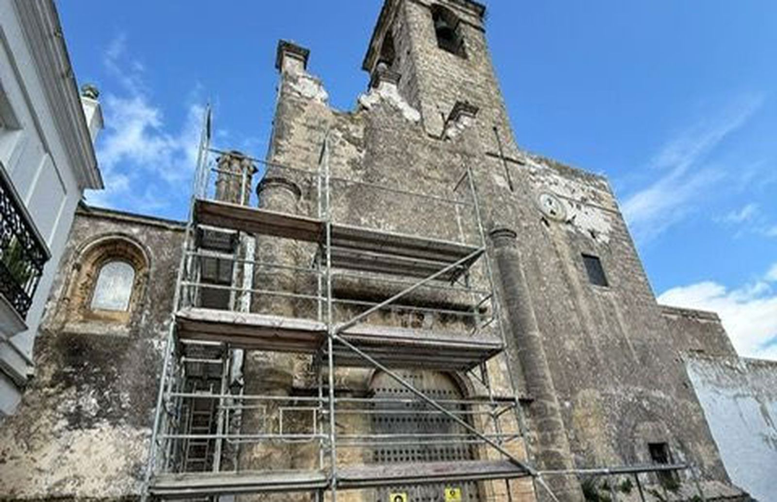 Andamios en la Iglesia del Divino Salvador de Vejer.