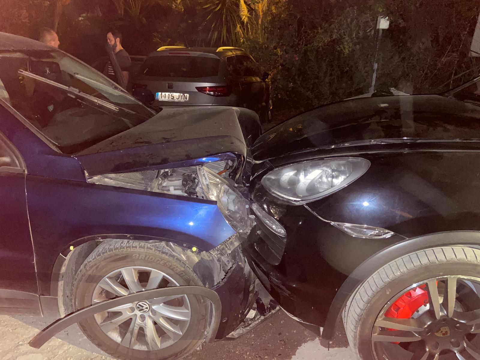 Estado en el que quedaron los vehículos tras el ataque de unos narcos en Estepona