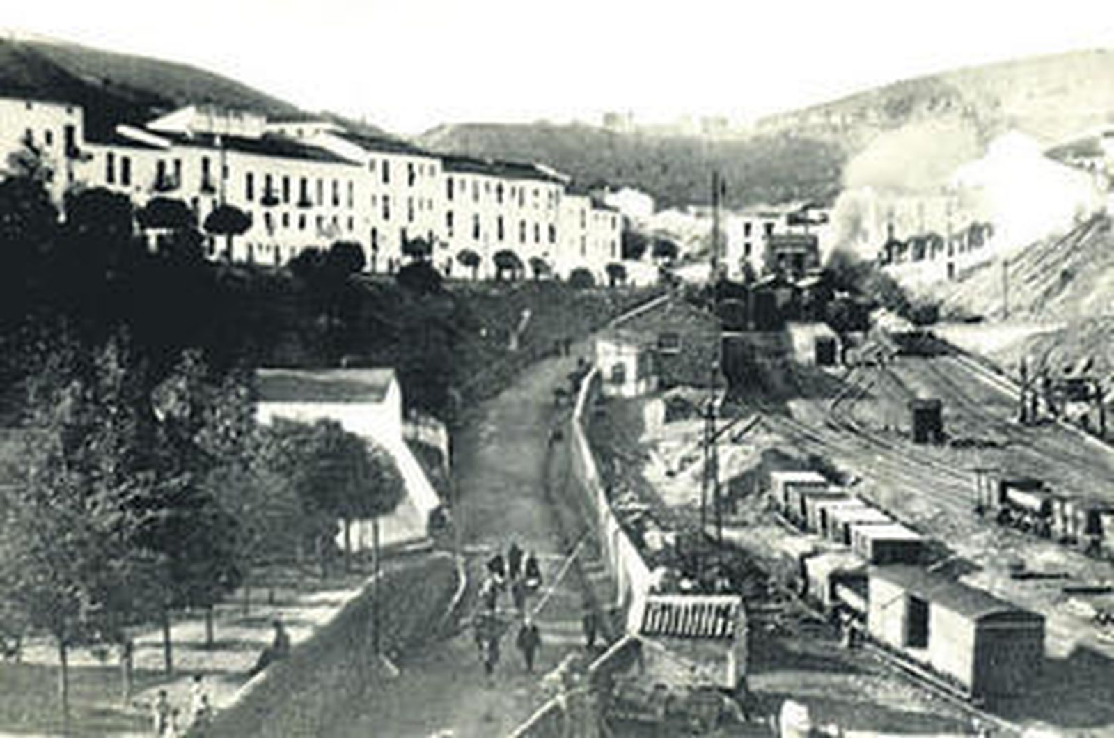 1. El antiguo pueblo de Río Tinto en la época de Baltasar Queija Vega.  2. Baltasar, con uniforme de legionario. 3. Pase de la Empresa Minera para que viaje en tren a Sevilla.  4. Baltasar de paisano. 5. Alta en la Legión, el 9 de octubre de 1920.