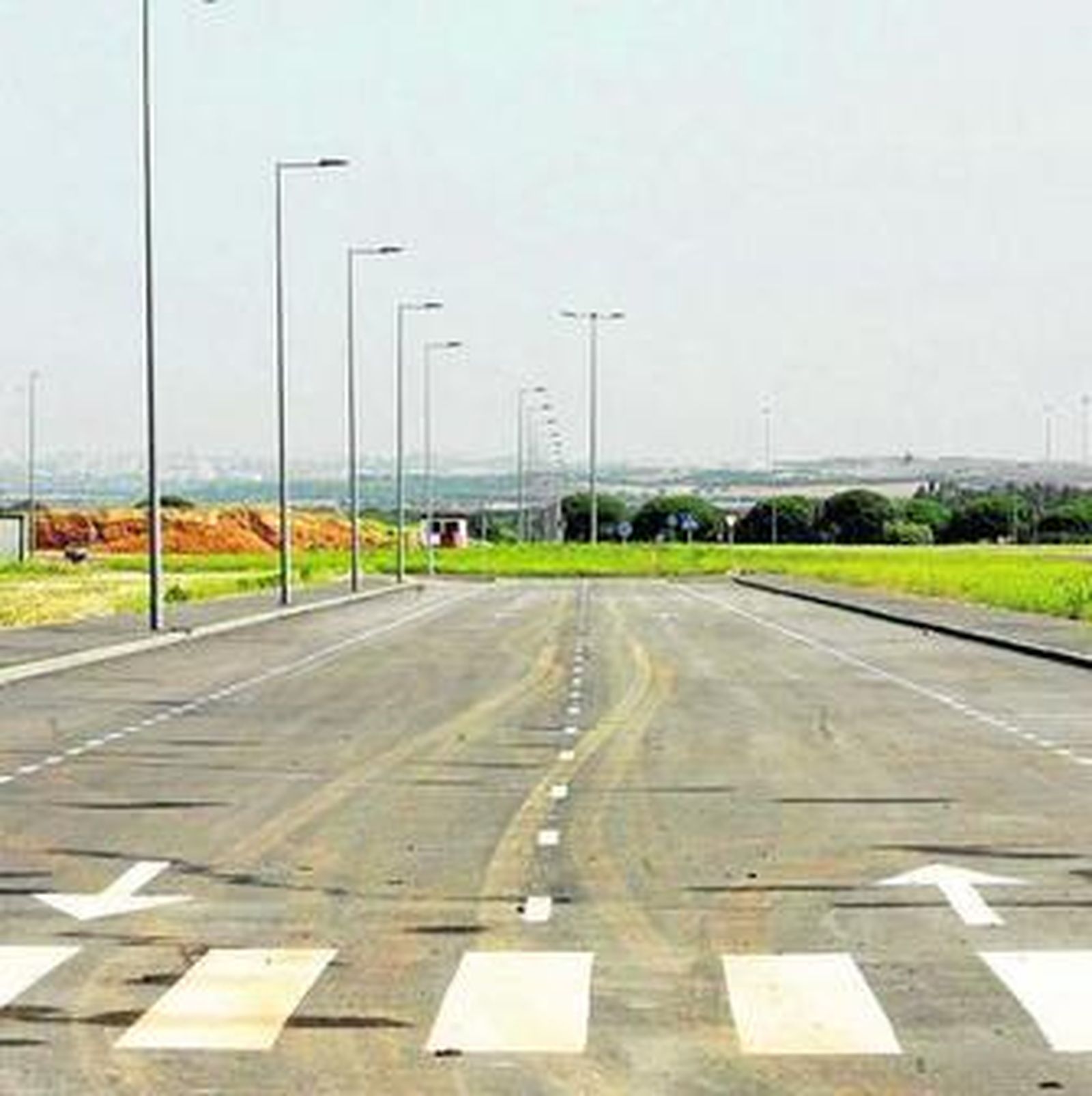 Entrada principal al Complejo Medioambiental El Carpio.