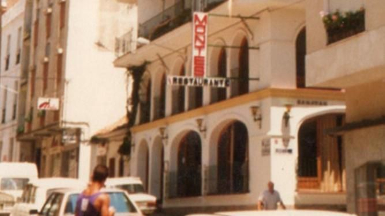 Restaurante Montes, en la esquina de las calles calle Juan Morrison y San Juan.