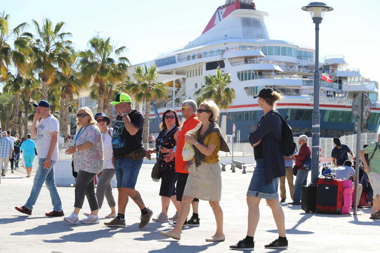 Turistas, este jueves en Muelle Uno