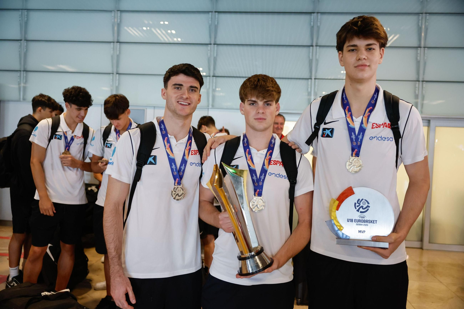 España sub 18 aterriza en Madrid con el oro