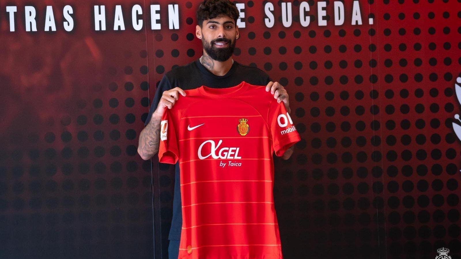 Samu, con la zamarra del Mallorca