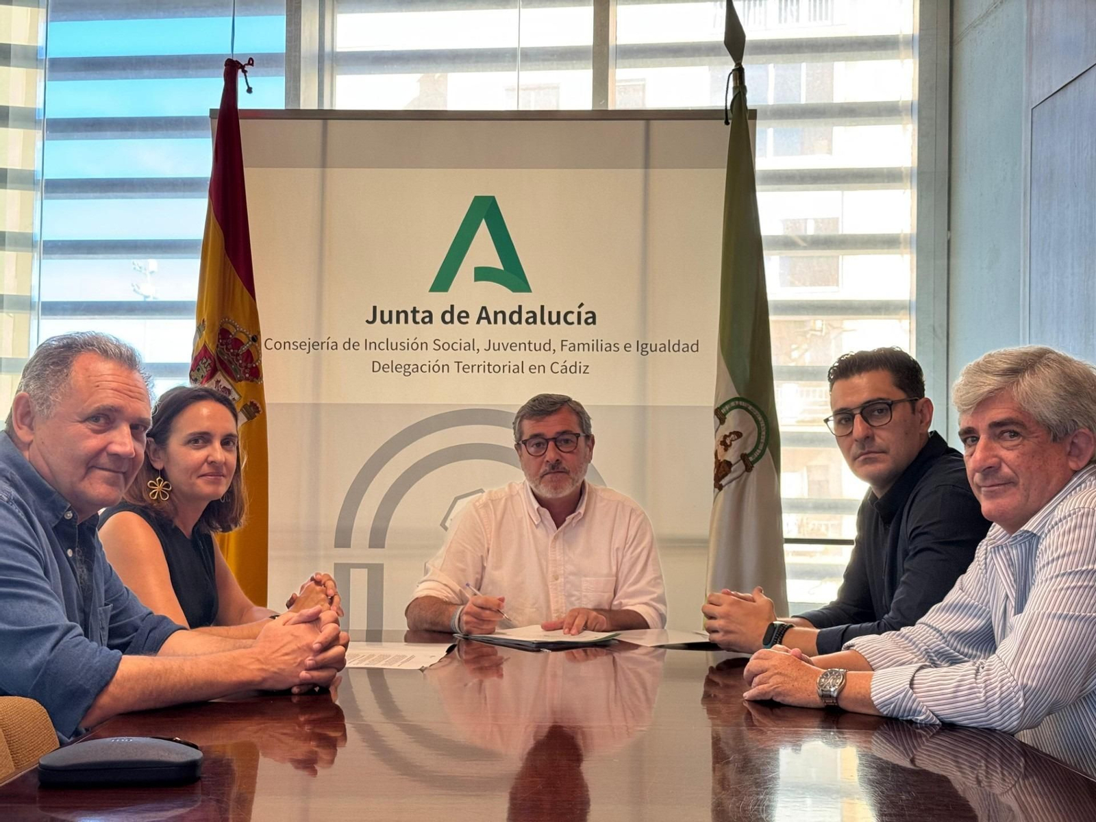 Acuerdo del Cádiz CF con la Junta para la campaña de acogimiento de menores.