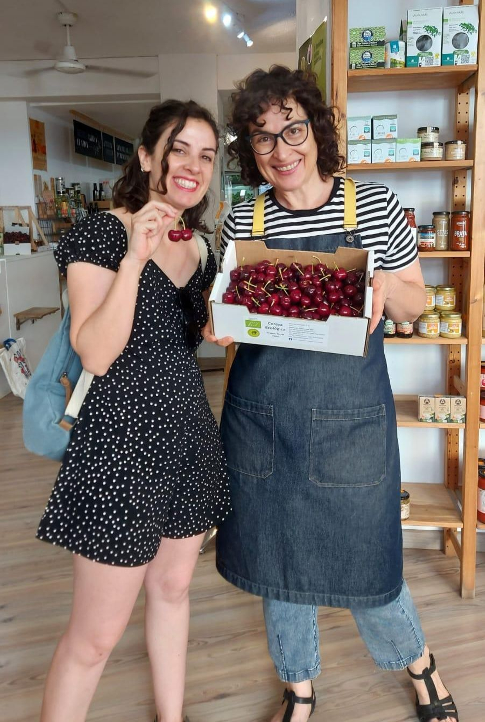 Amaranta García y Lorenza Olivares en la entrega del premio del concurso gastronómico de Tierras Vivas.