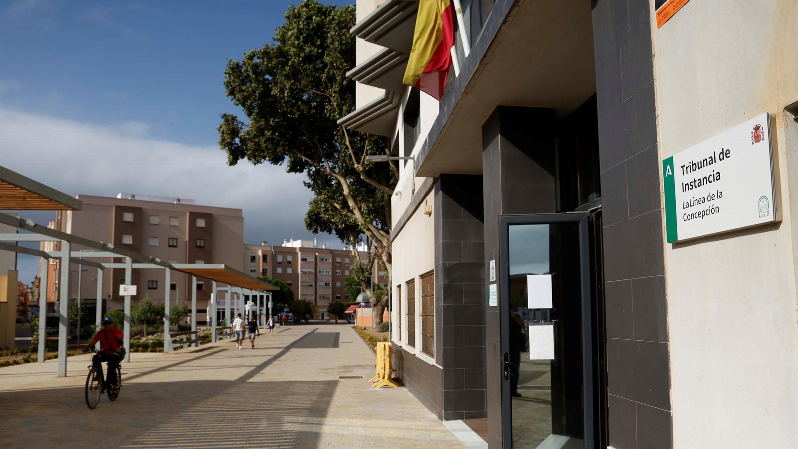 El Tribunal de Instancia de La Línea, con su nuevo cartel en la puerta.