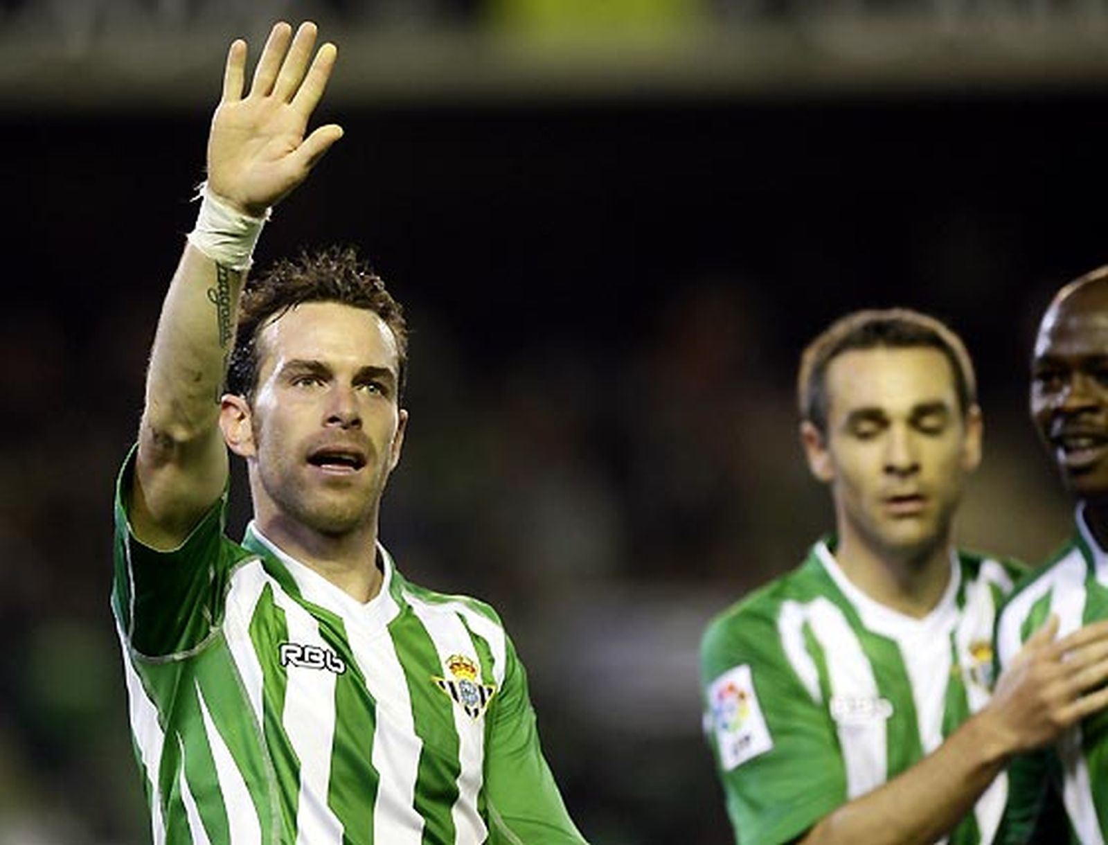 El Betis deja escapar dos puntos ante el Huesca (1-1) en los últimos compases de un partido en el que los de Antonio Tapia terminaron con dos expulsados.

Foto: Antonio Pizarro