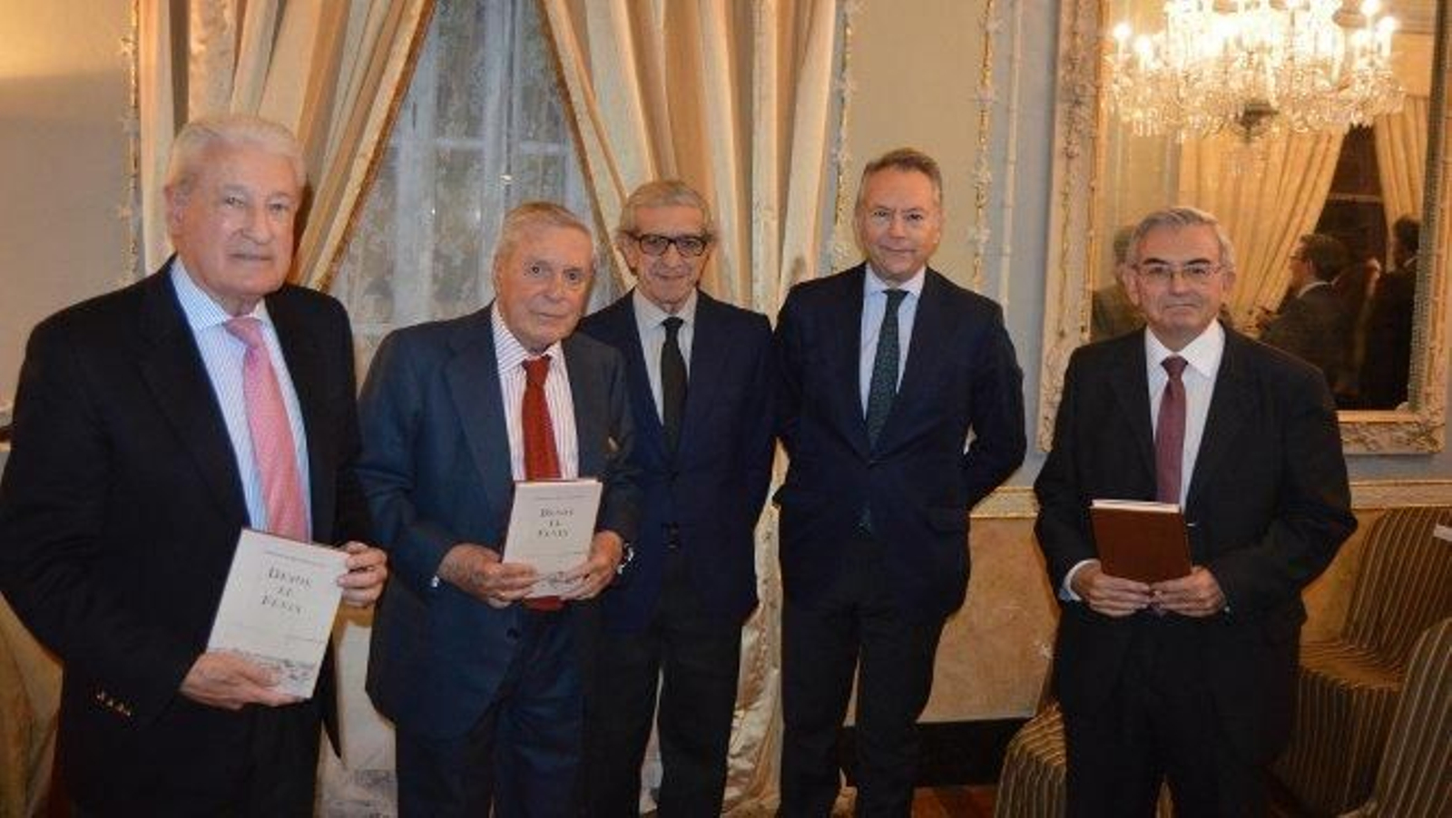 Miguel Nuche, el autor del libro José Ramón del Río, Braulio Medel, José Joly Martínez de Salazar y José Joaquín León, tras finalizar el acto.