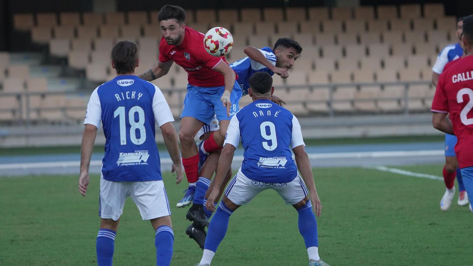 Ulloa salta con Ekhiotz, que se tuvo que marchar lesionado en la primera mitad.