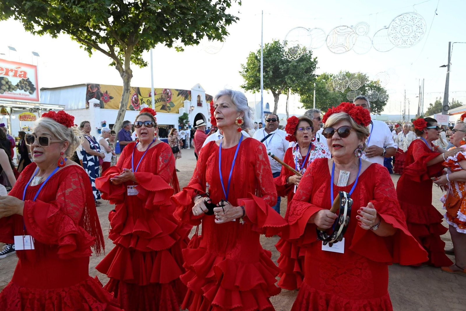 El pasacalles de coros rocieros en la Feria de Córdoba