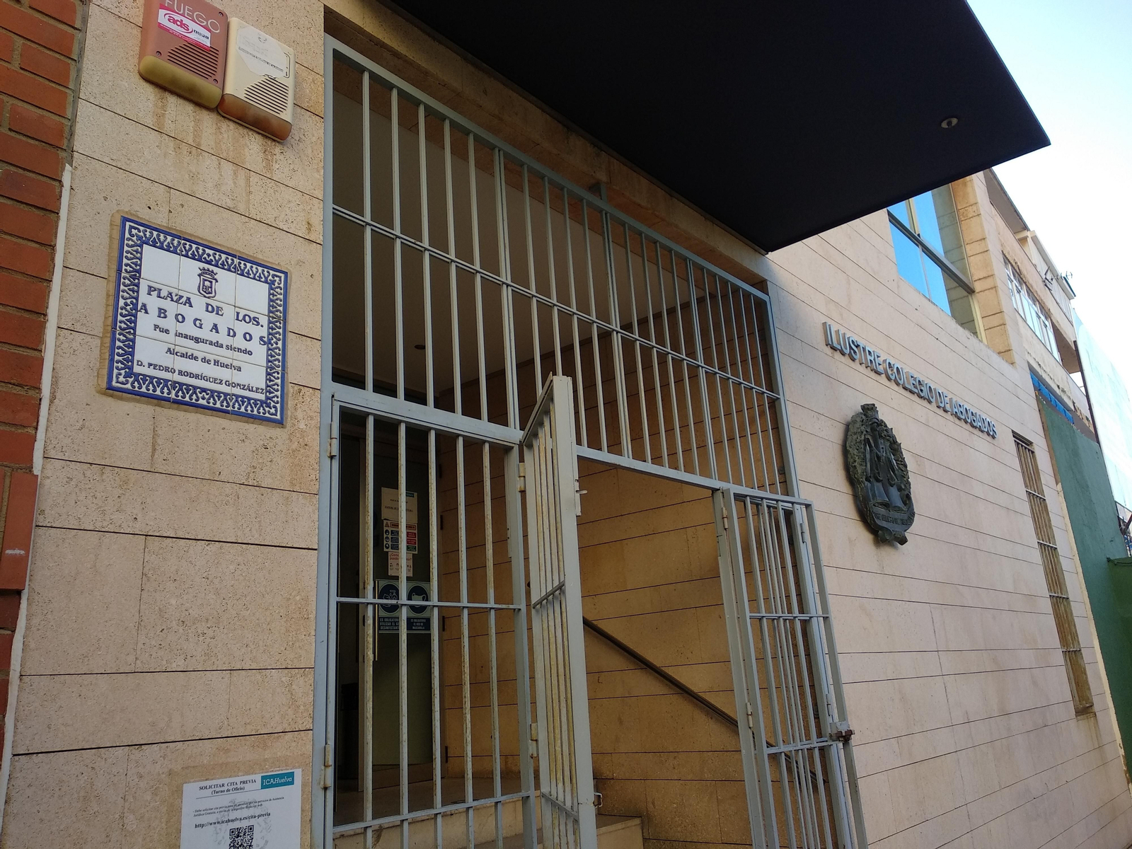 Fachada del Colegio de Abogados de Huelva. Fachada del Colegio de Abogados de Huelva.