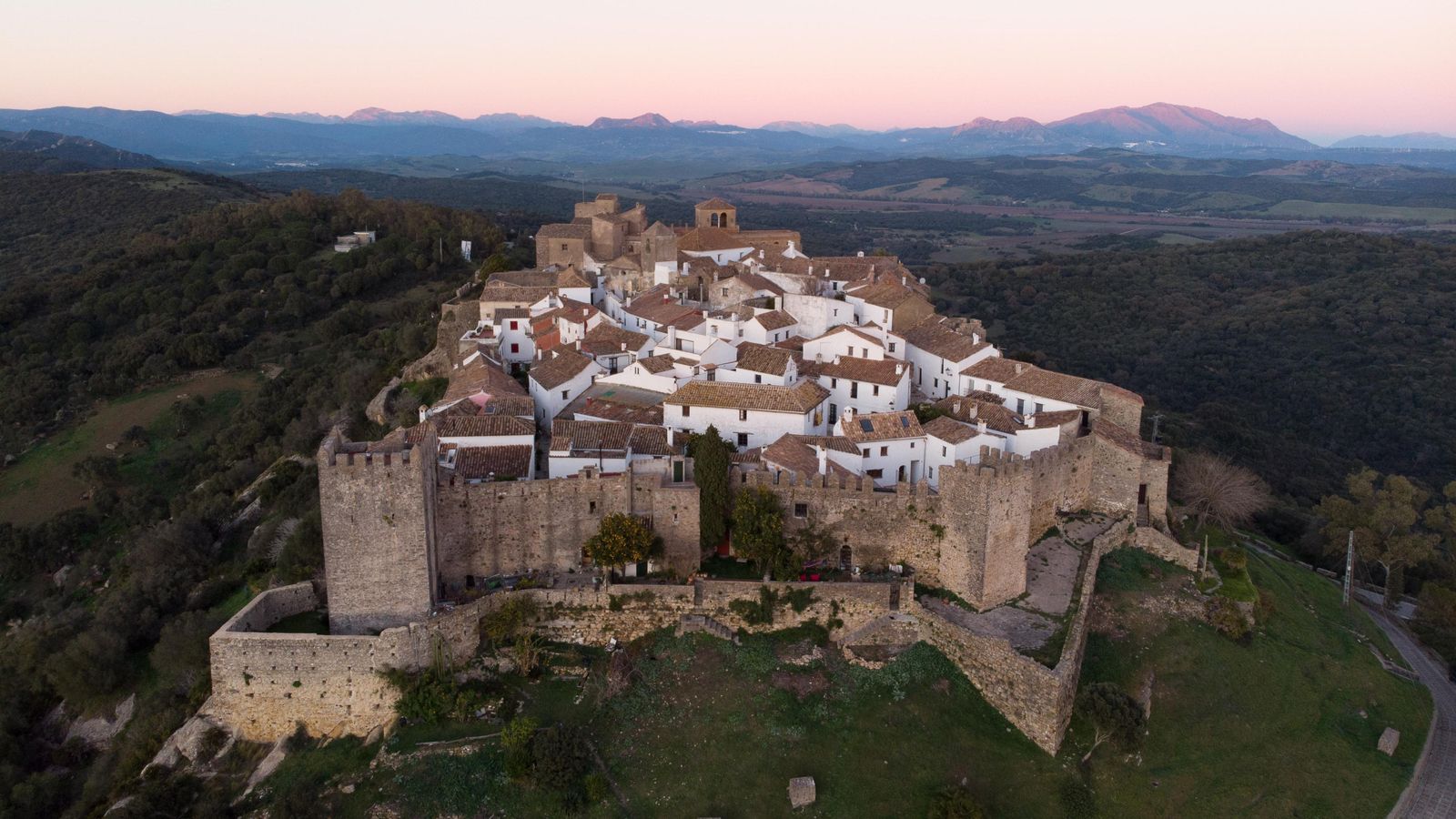 Vista aérea del Castillo de Castellar. Vista aérea del Castillo de Castellar.