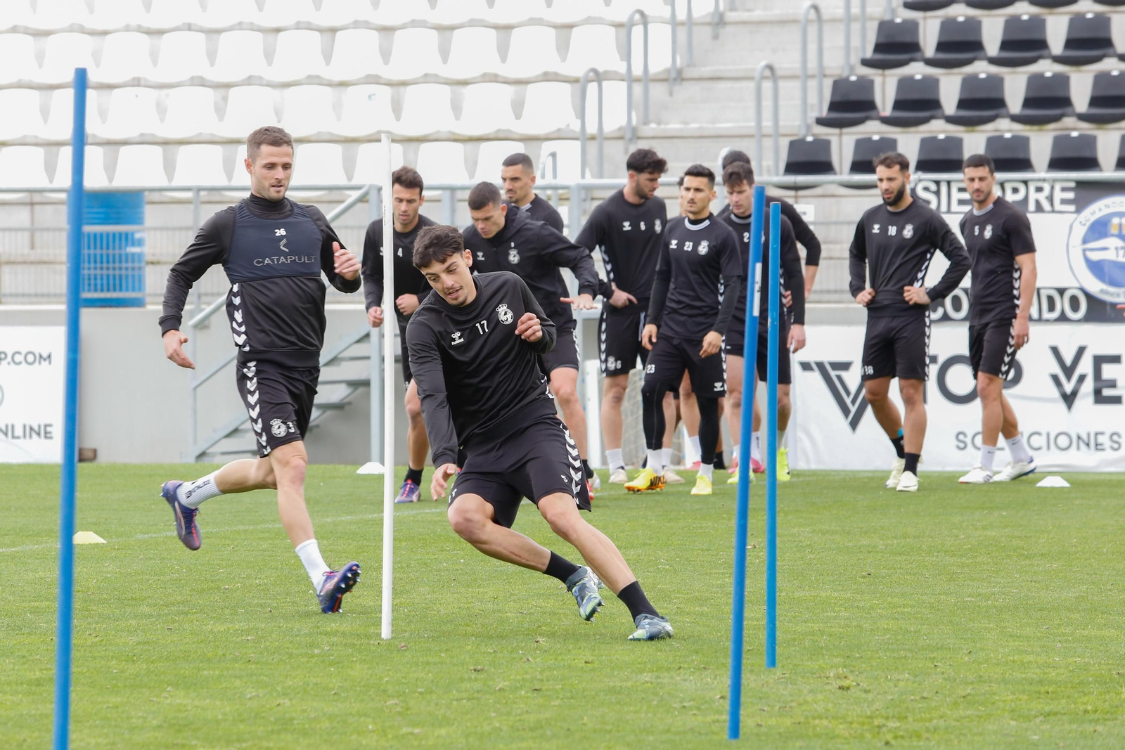 Las fotos del relevo en el banquillo de la Balona