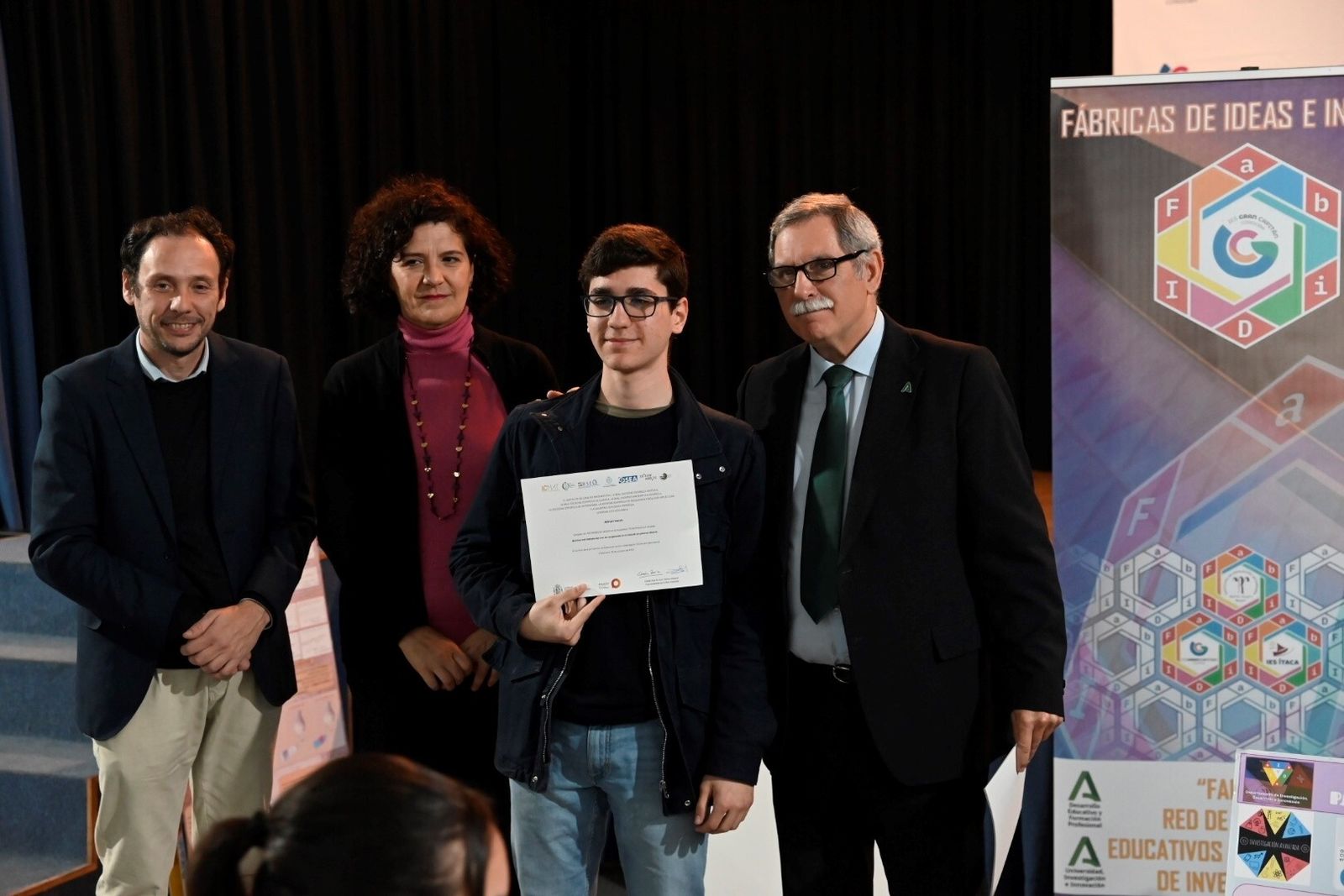 La entrega de los premios científicos al alumnado del instituto Gran Capitán de Córdoba, en imágenes