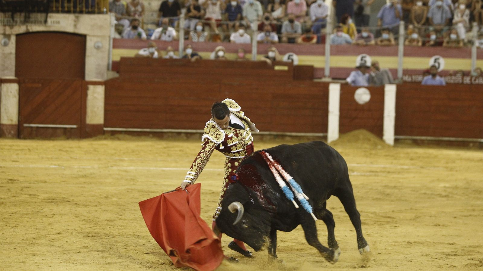 Manzanares cuajó una sensacional faena en el primero de su lote.