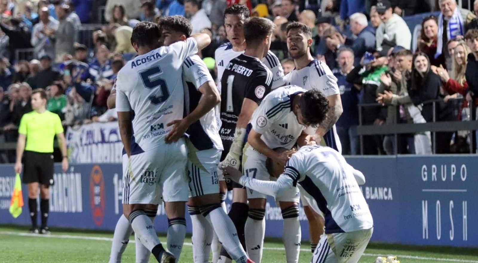 El Marbella celebra un gol.