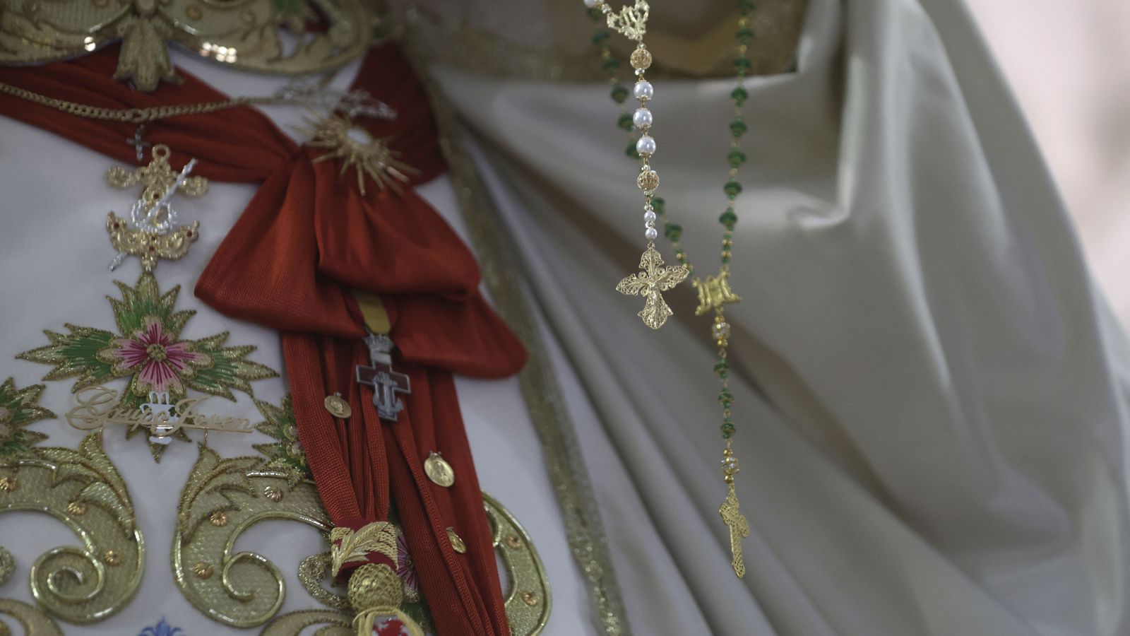 Preparativos en las iglesias de Algeciras para la Magna Mariana, en imágenes