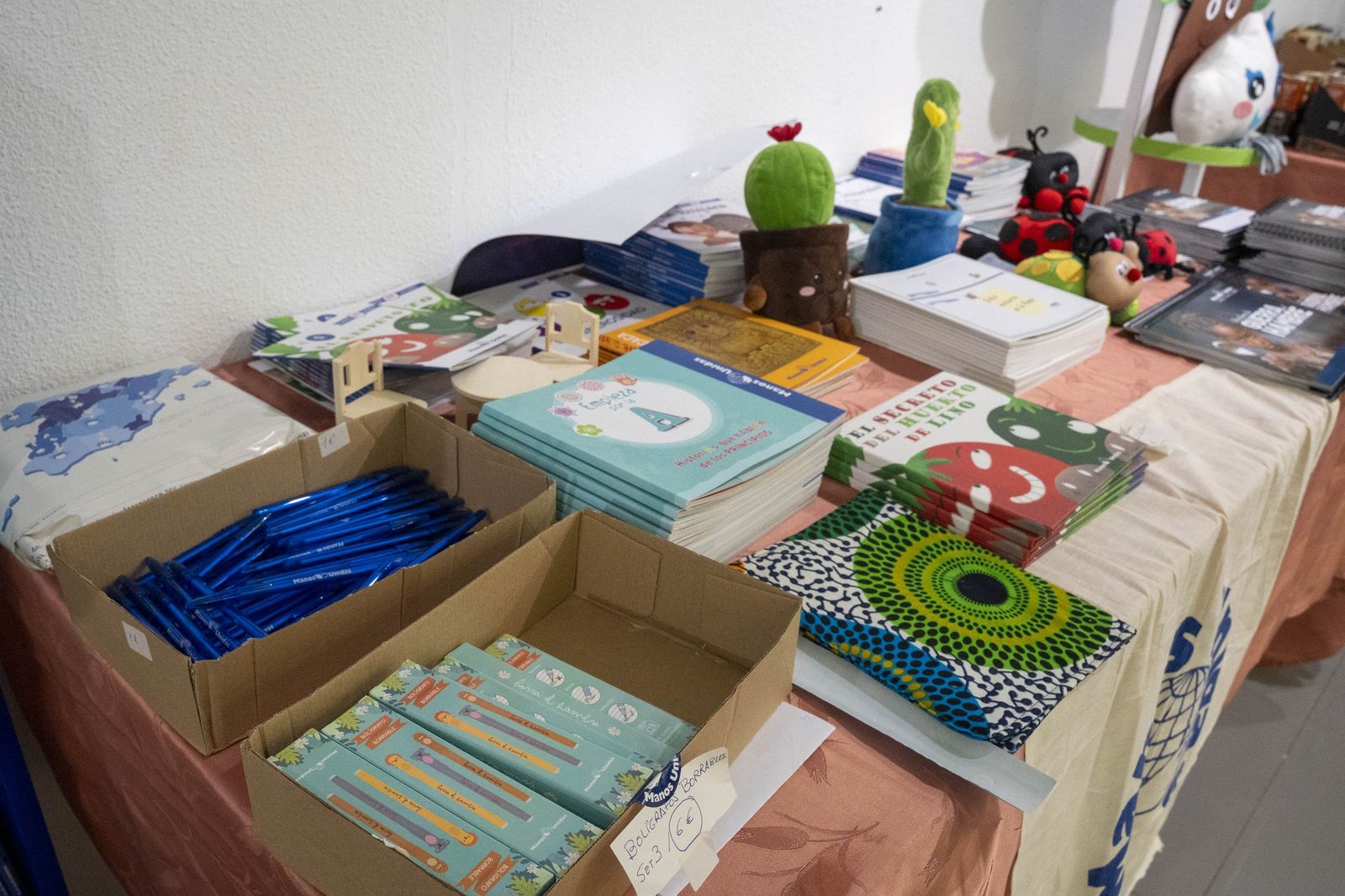 Un mercadillo que late por los demás: la solidaridad toma el Paseo de Almería