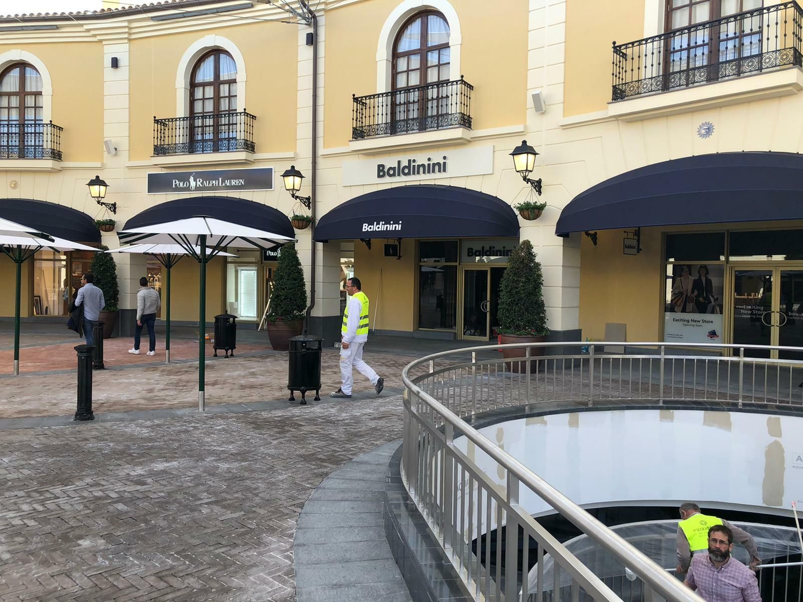 Fotos del 'outlet' del Plaza Mayor en Málaga