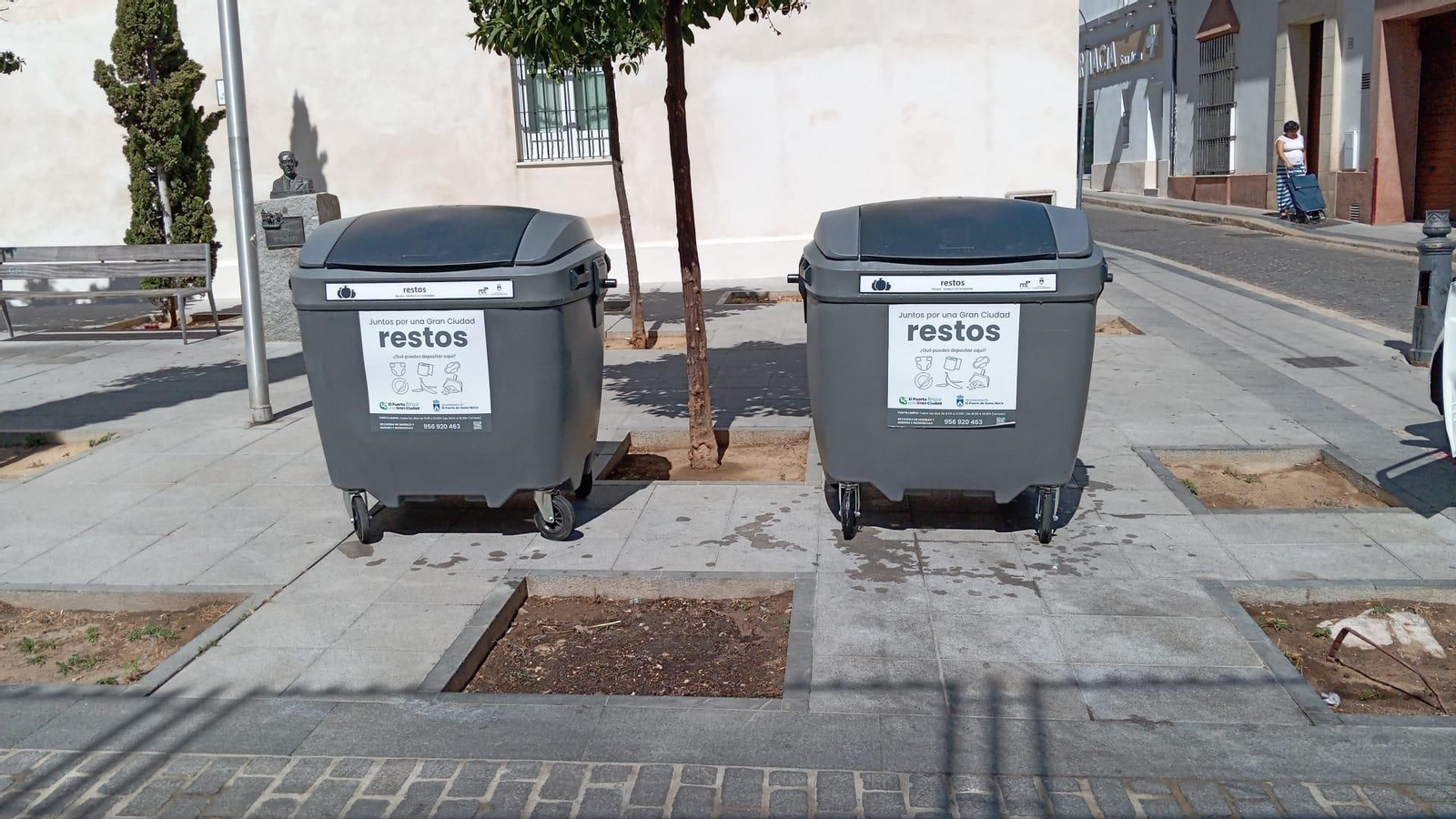 Dos de los nuevos contenedores instalados en el centro de la ciudad.