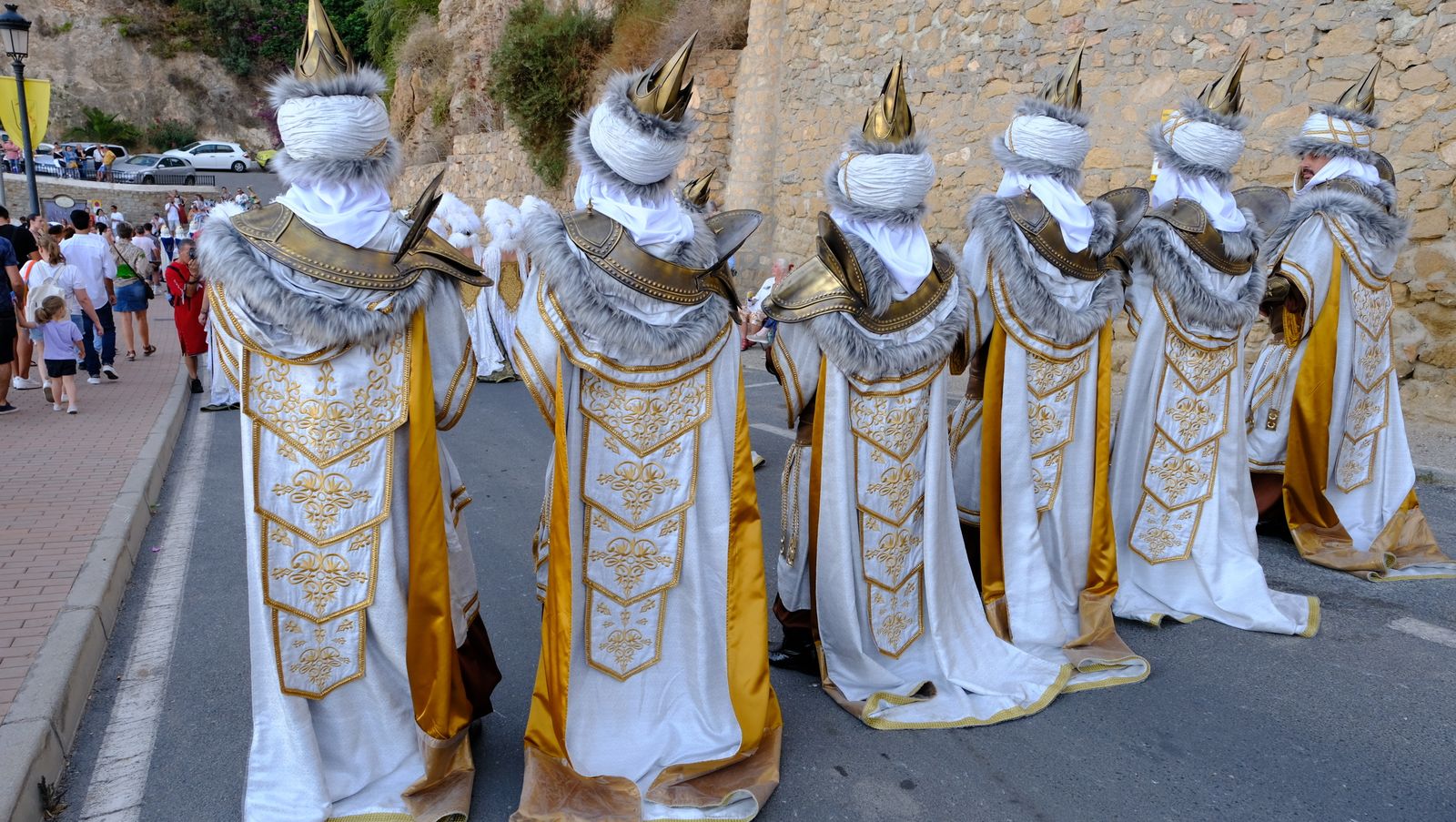 El espectacular desfile de Moros y Cristianos de Mojácar, en imágenes