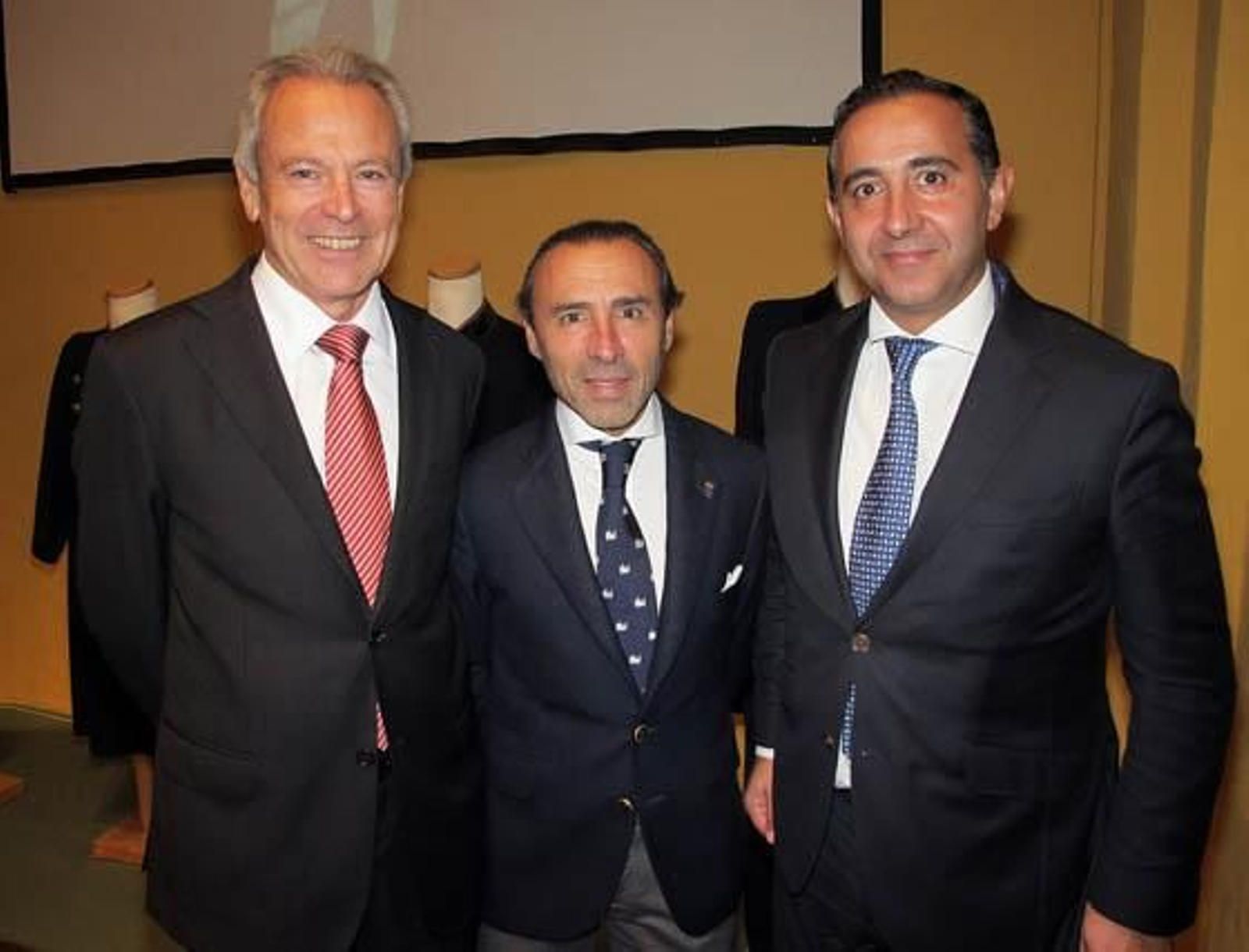 José Pozo (AZVI) Chus García (Gar&Cia) y Manuel Moreno, cónsul de Turquia.

Foto: Victoria Ramírez