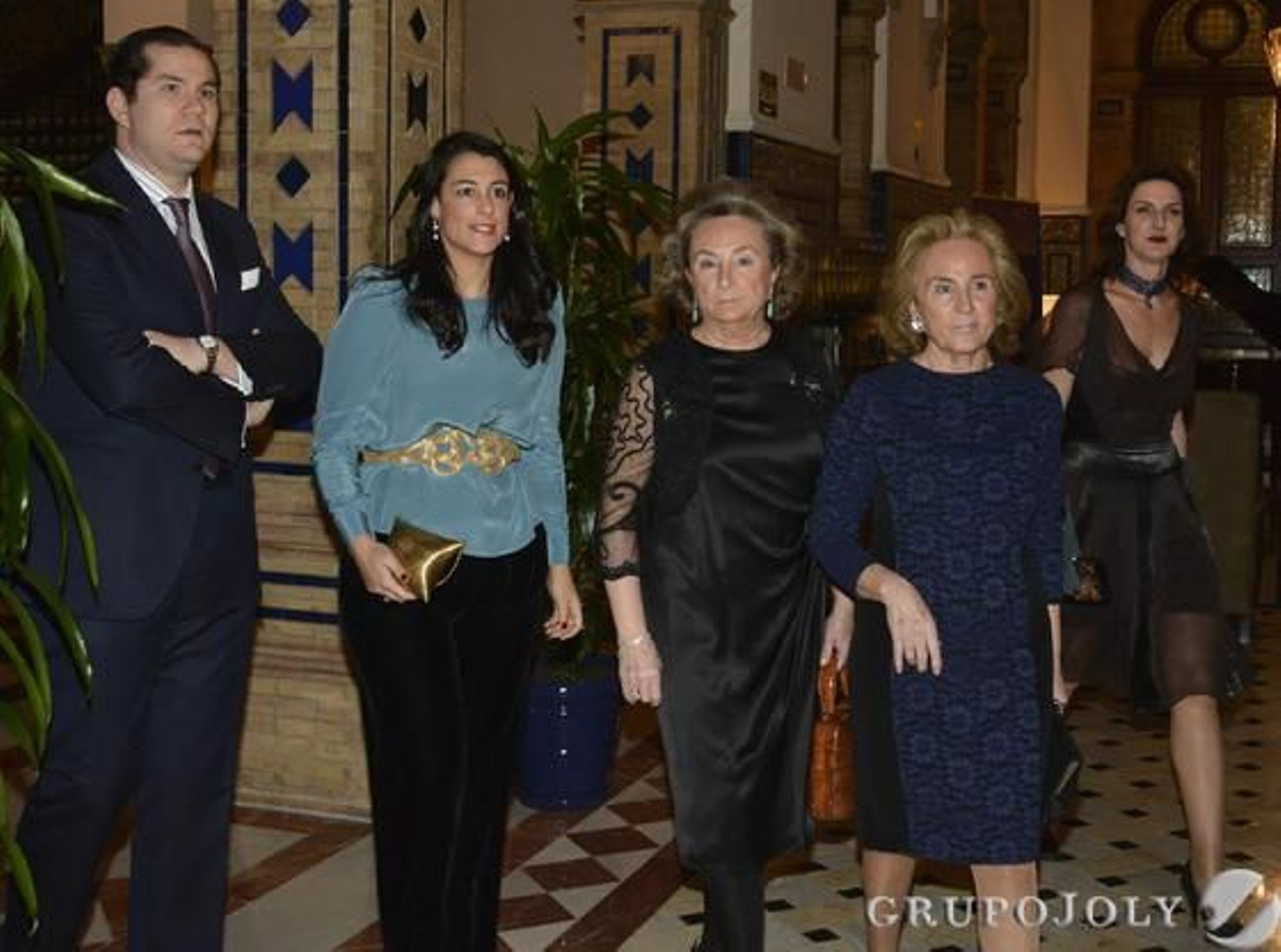 Juan Moya Yoldi y Lourdes Moreno con María del Carmen y Margarita Moya Sanabria. / Reportaje gráfico: Antonio Pizarro, Juan Carlos Muñoz y Juan Carlos Vázquez