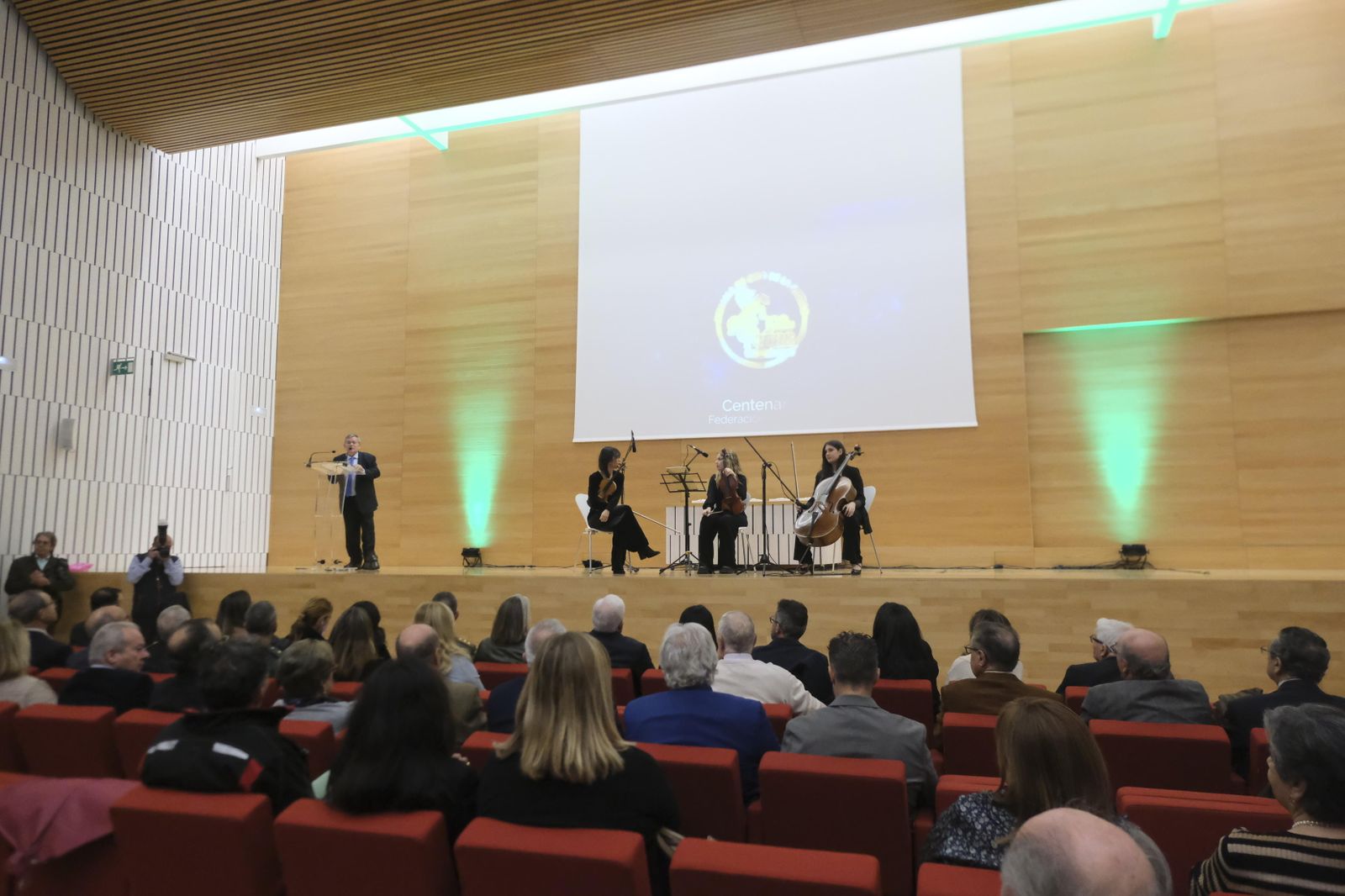La entrega de medallas extraordinarias de las Peñas de Córdoba, en fotografías