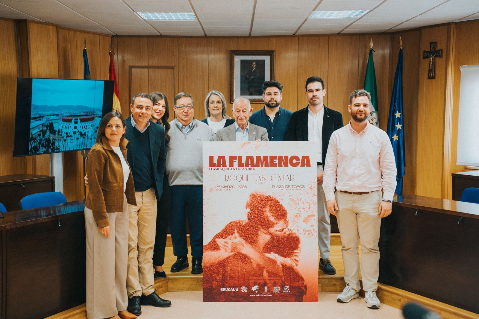 Gabriel Amat con parte de su equipo de gobierno y los promotores de ‘La Flamenca’.