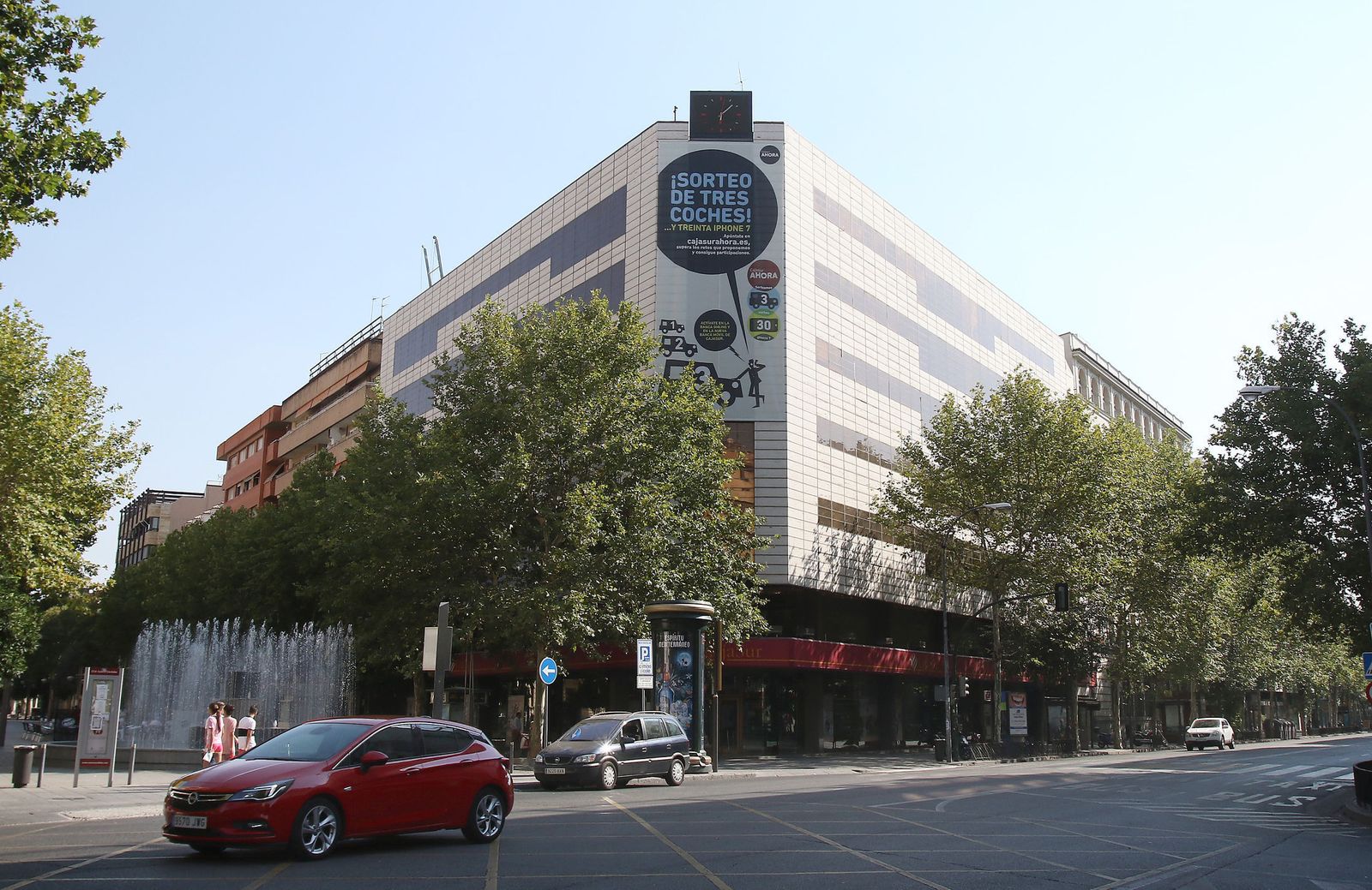 Perspectiva de la sede central de Cajasur, en Ronda de los Tejares.
