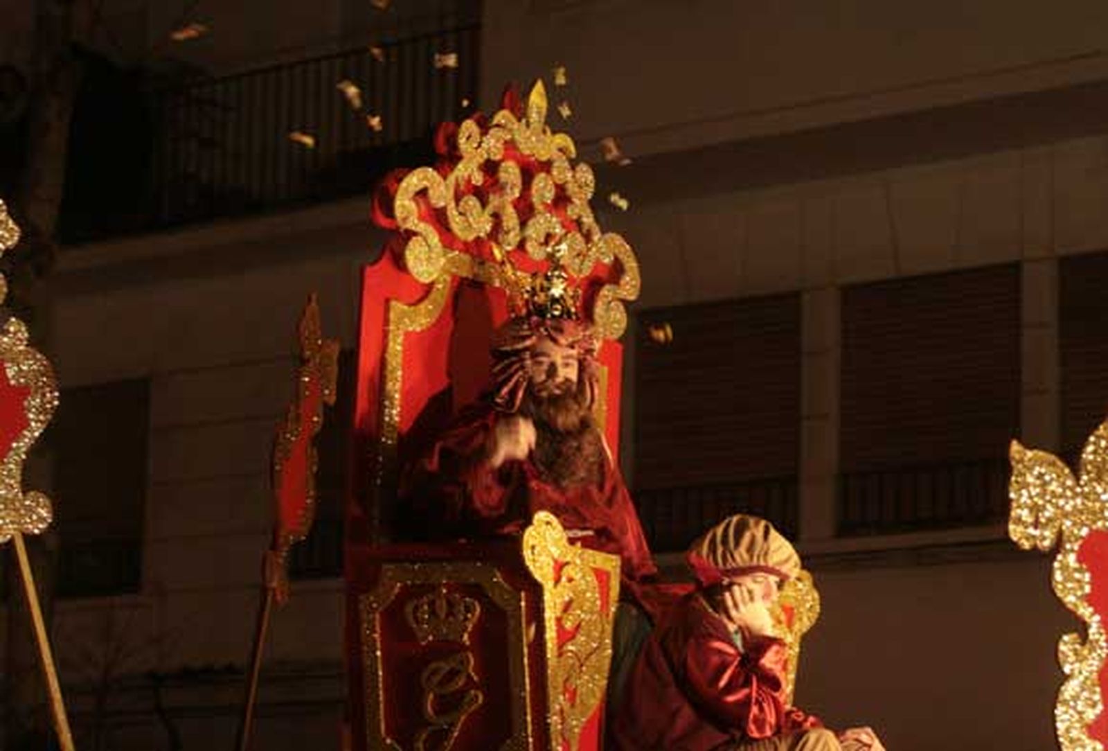 Niños y mayores disfrutaron de una tarde de ilusión que presagiaba la llegada de una noche mágica

Foto: Elias Pimentel