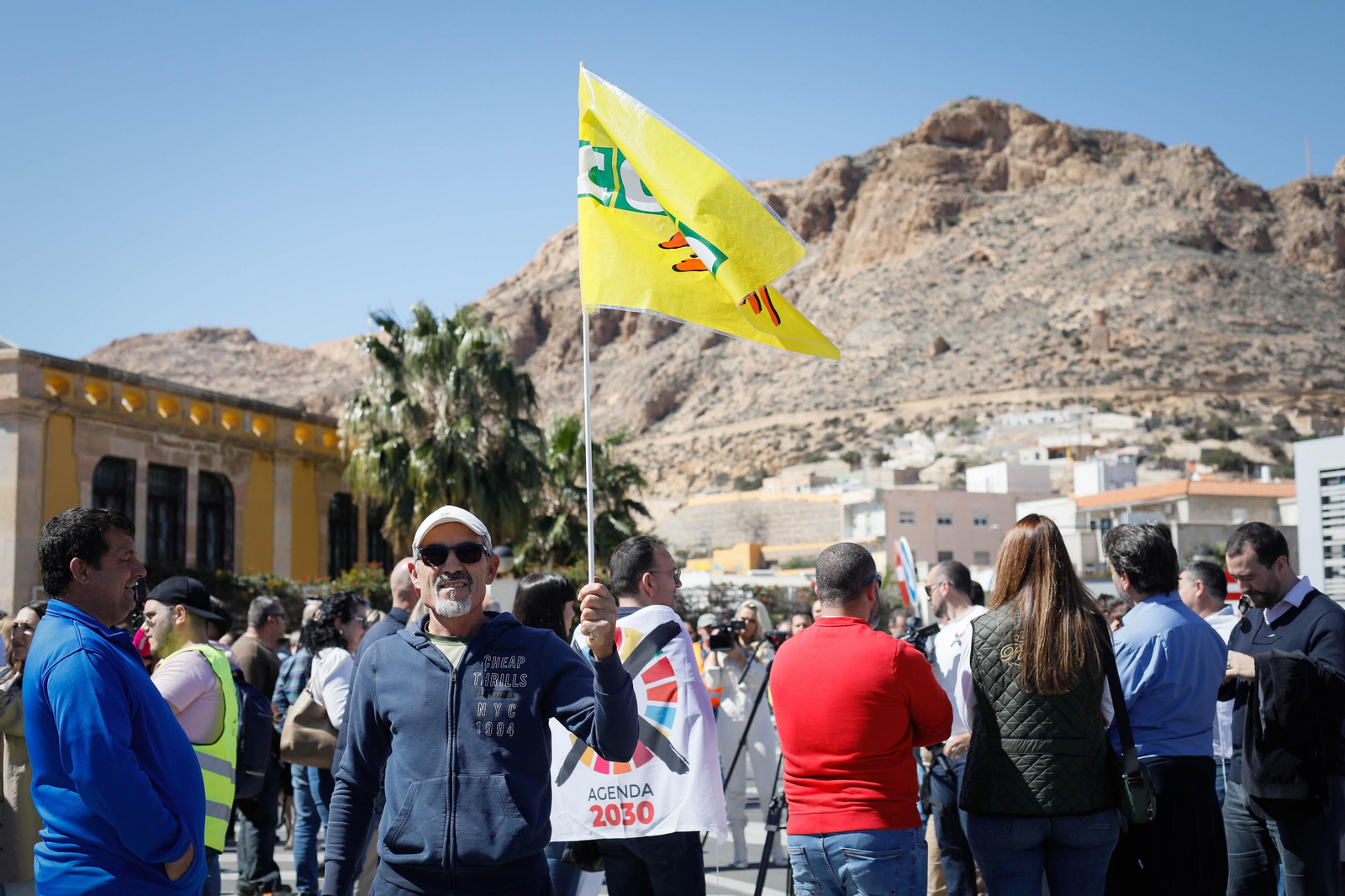 Los agricultores colapsan el puerto de Almería