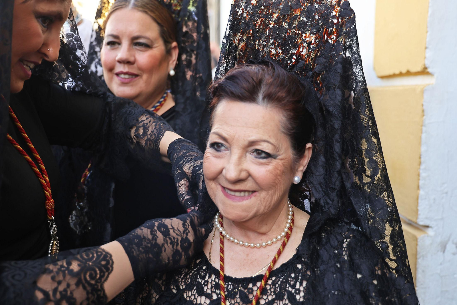 Imágenes de la VIrgen de Los Dolores por su barrio de las Colonias