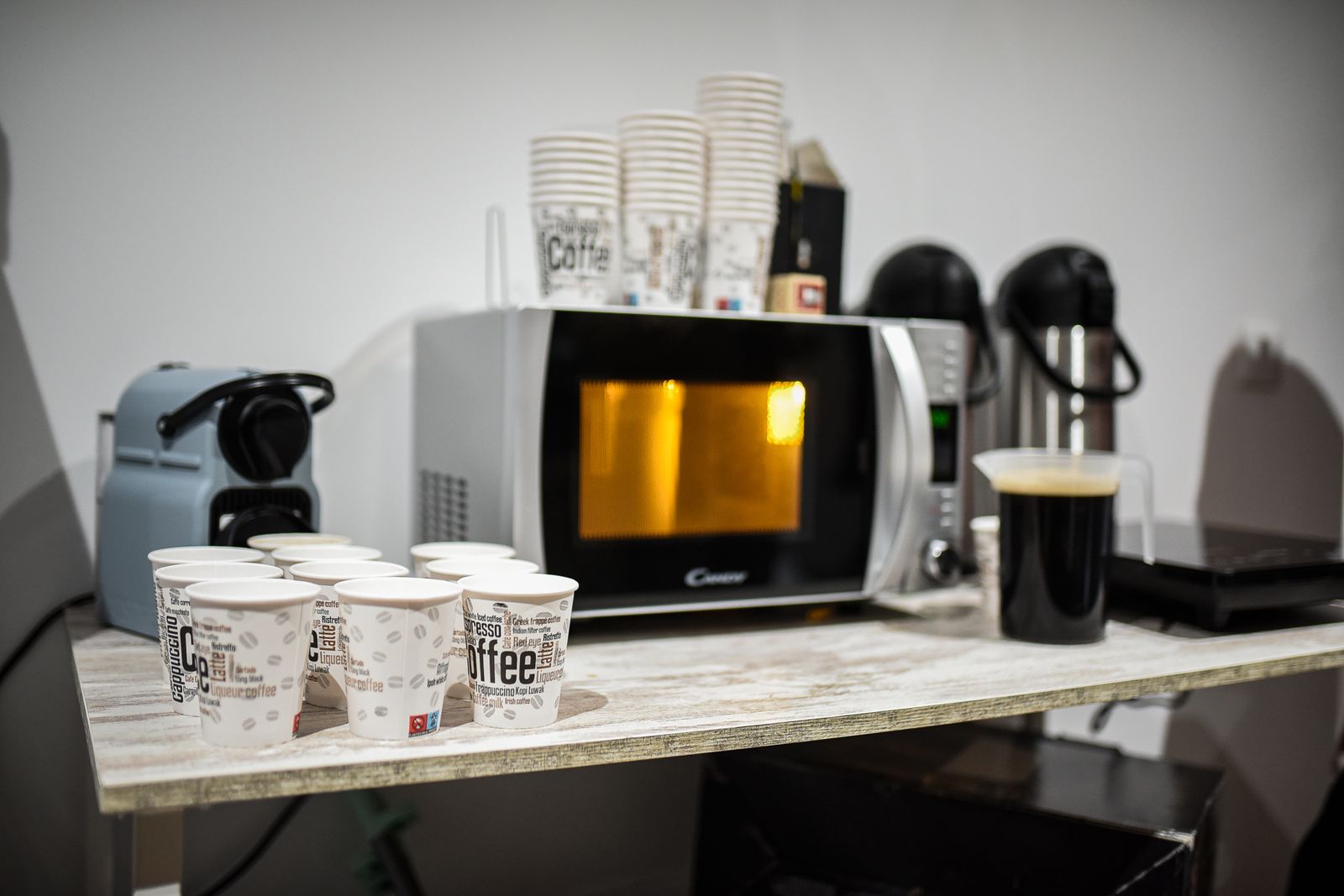 Imágenes de la inauguración del Centro de Día para personas sin hogar de Andalucía Inserta