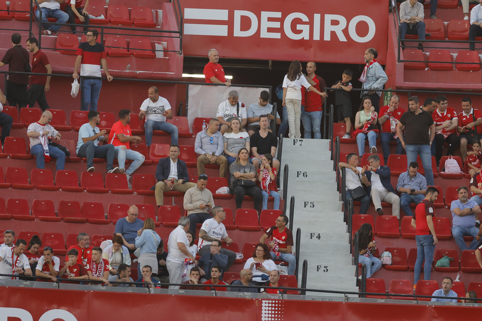 Búscate en las fotos del Sevilla -Villarreal