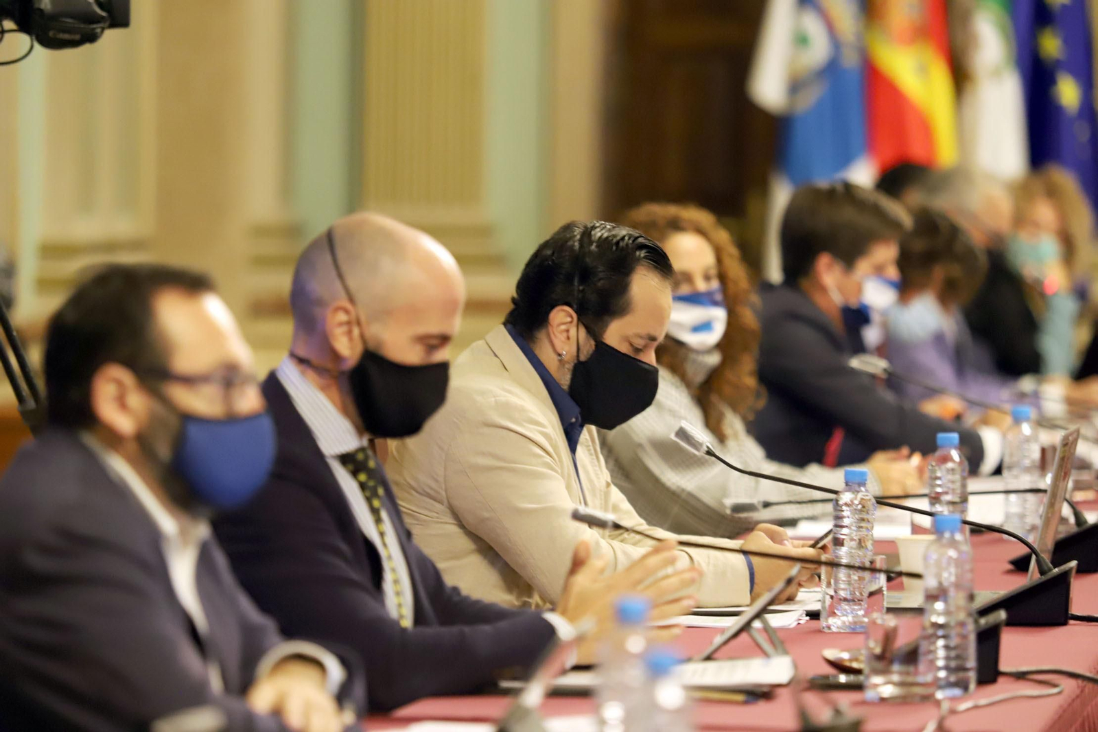 Imágenes del pleno celebrado en el Ayuntamiento de Huelva